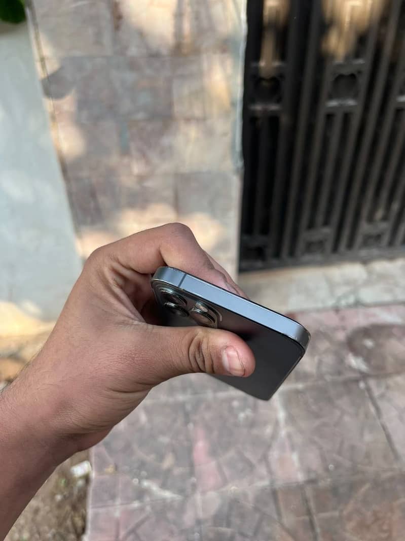 Apple iPhone 12 Pro 1