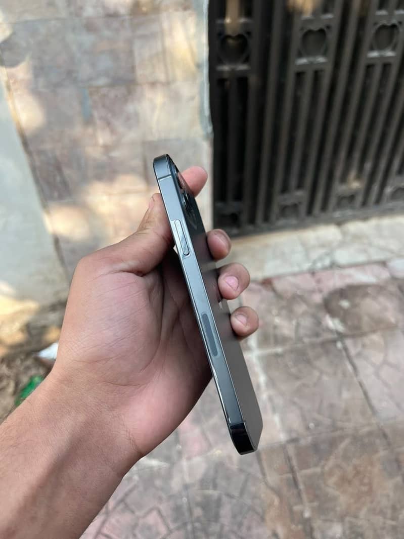 Apple iPhone 12 Pro 2