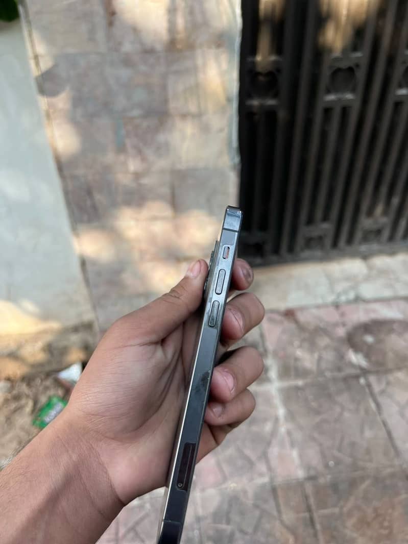Apple iPhone 12 Pro 4