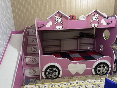 Triple bunk bed