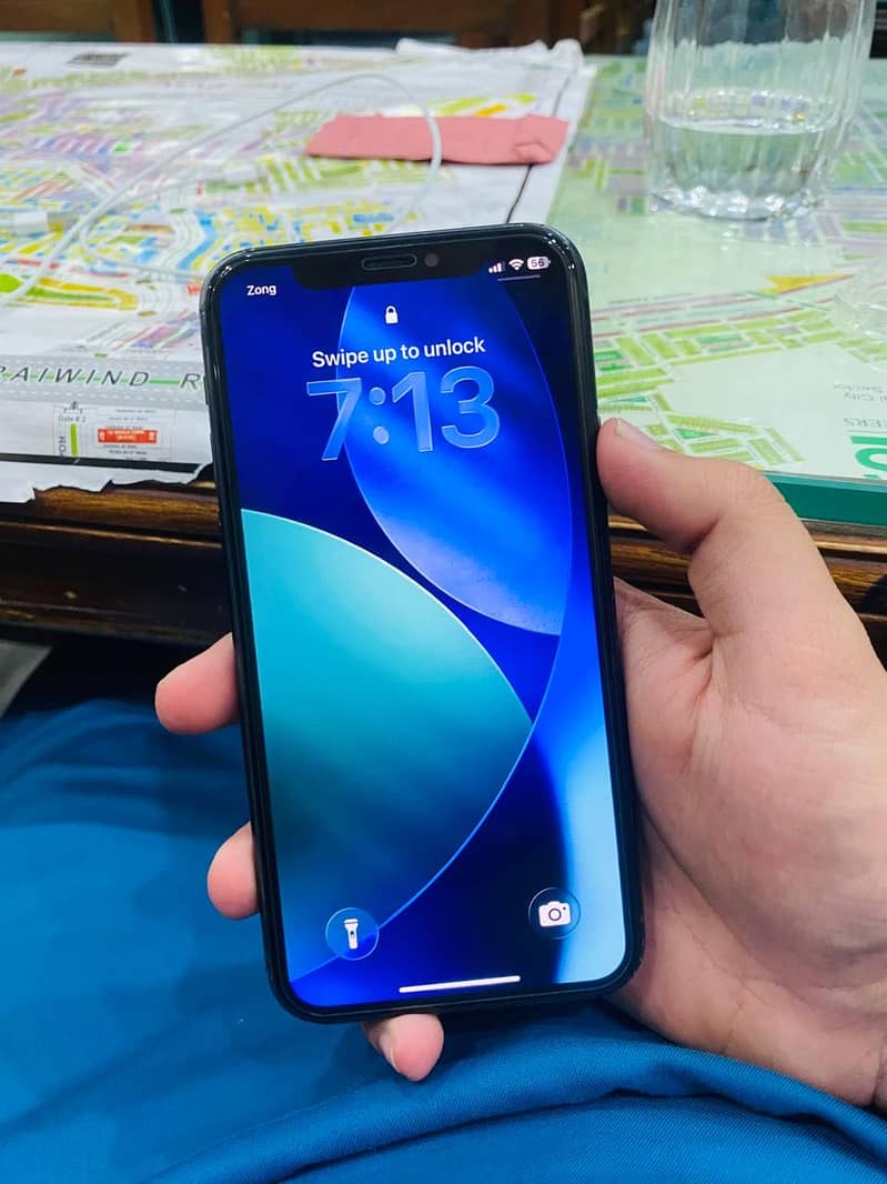 Apple iPhone 11 Pro 4