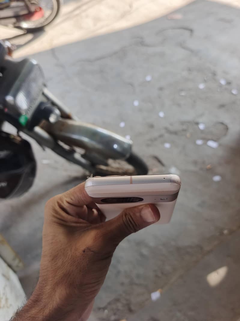 Google Pixel 8 5