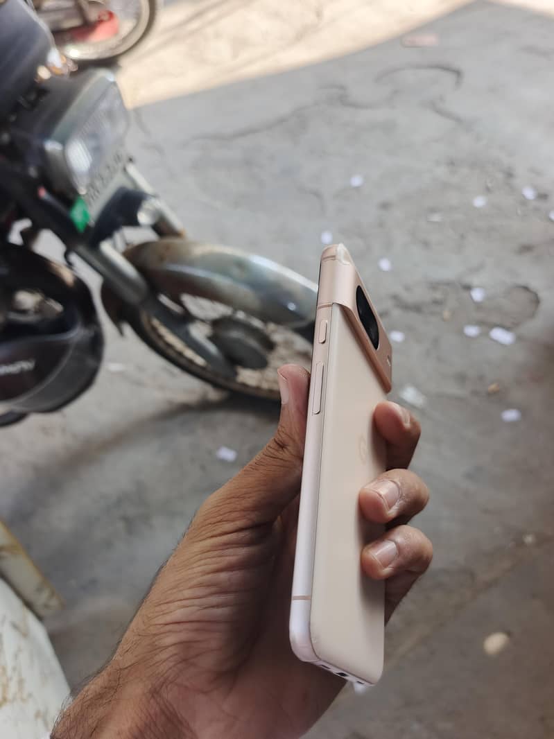 Google Pixel 8 6