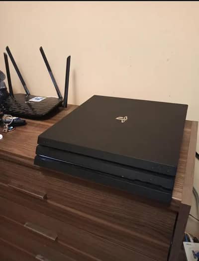PS4 PRO (1TB) (4k) EMACULATE CONDITION WITH ORIGNAL ACCESSORIES