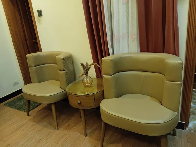 2 coffee chairs 1 table 1