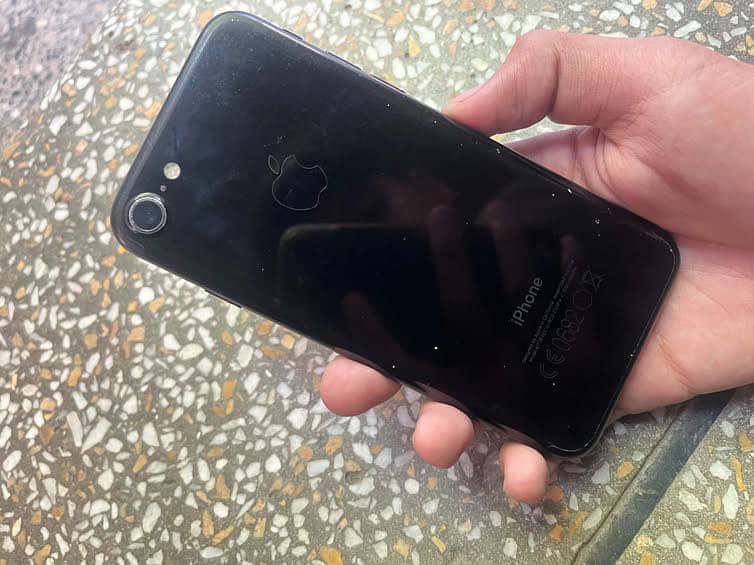 Apple iphone 7 — 128gb 1