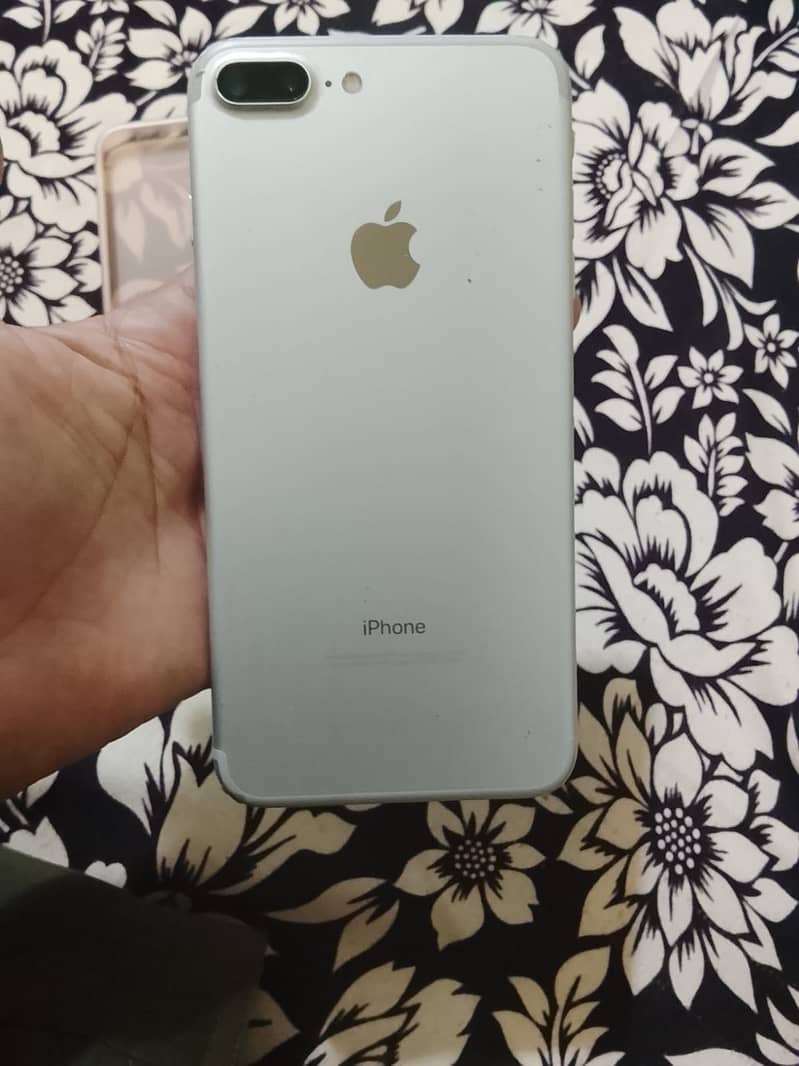 Apple iPhone 7 Plus 1