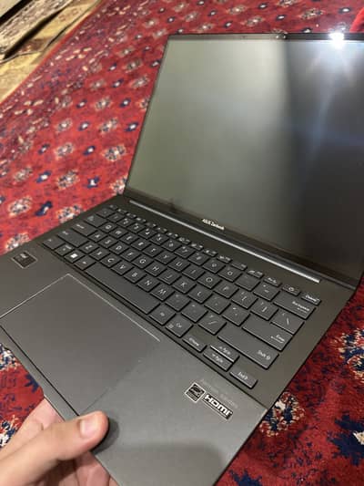 Asuszenbook 14 core ultra 5 125H/ i7-12gen  4gb intel graphics, .