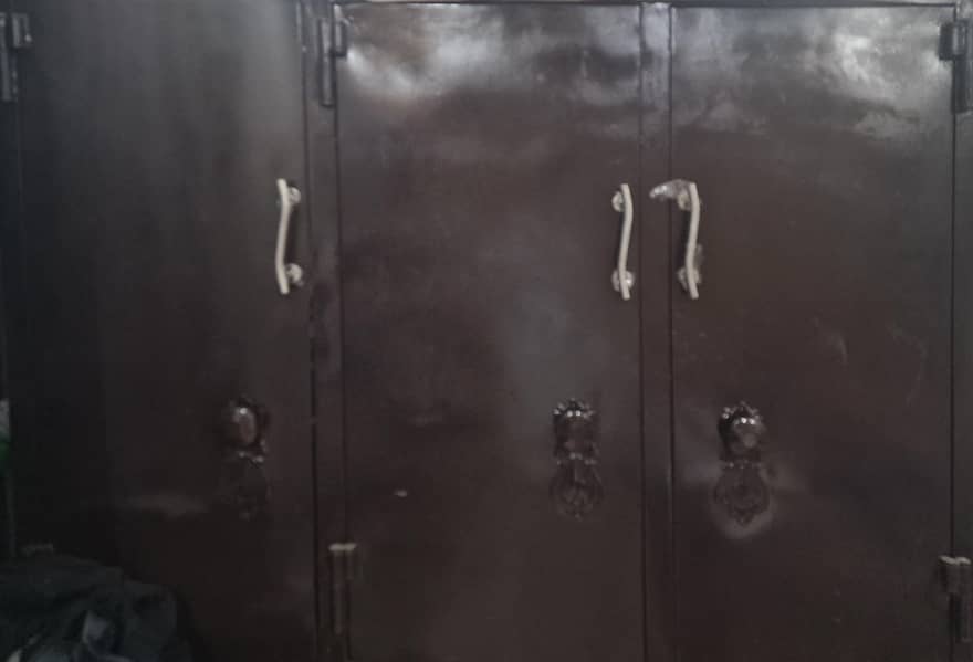 3 door wardrobe 1