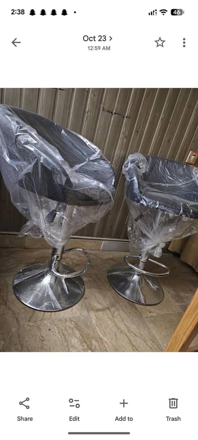 kitchen bar stools in excellent condition