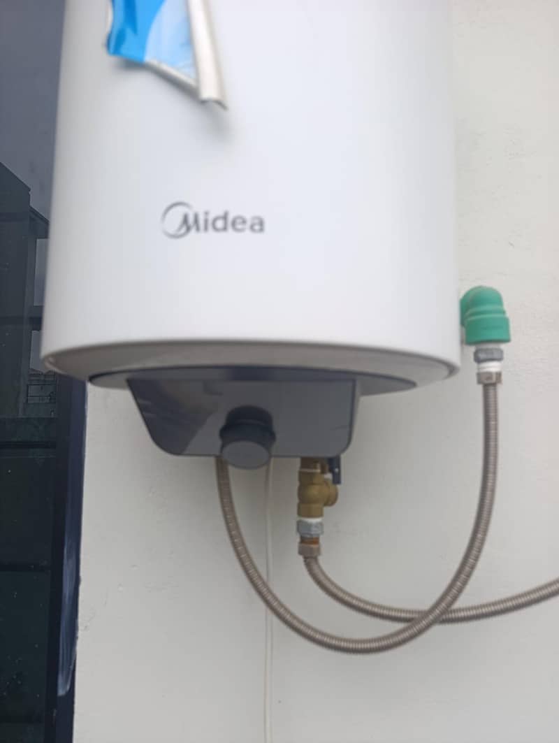 Gyser Giser Midea 1