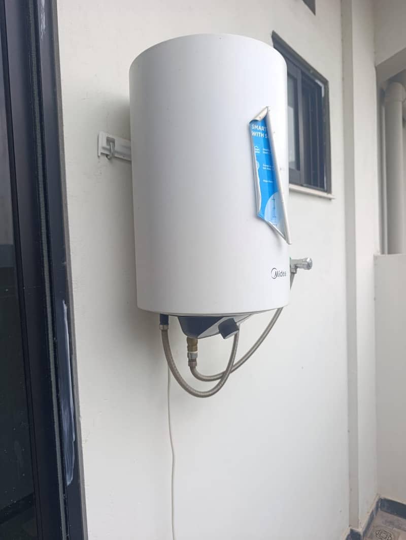Gyser Giser Midea 2