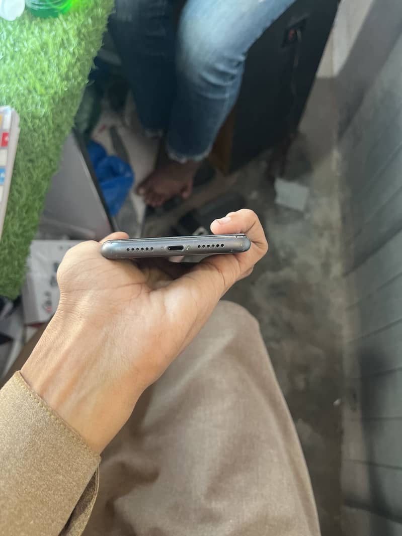 Apple iPhone 11 8