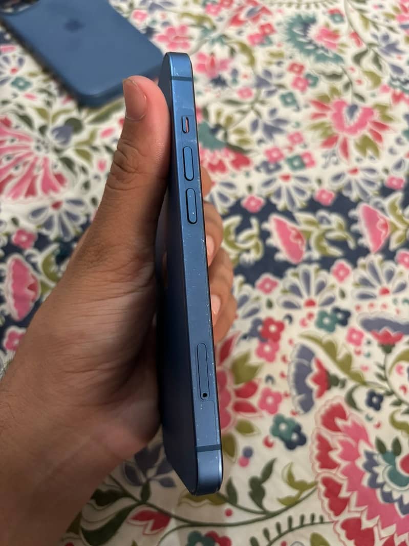 Apple iPhone 13 2