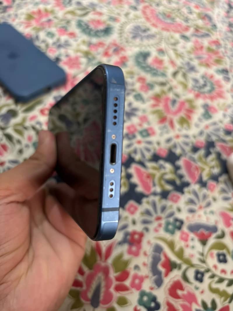 Apple iPhone 13 6