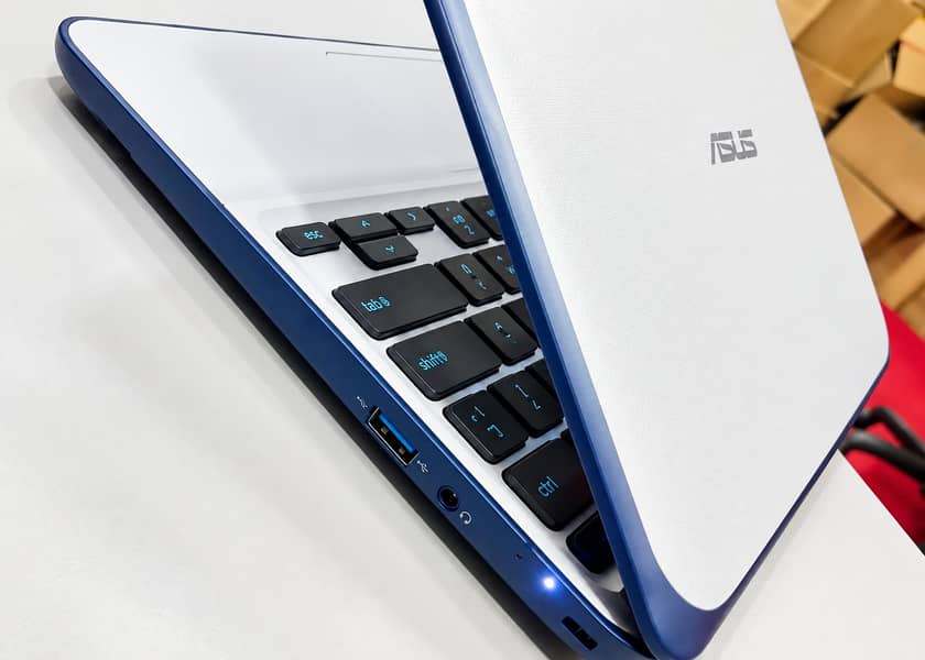 Asus C202s 1