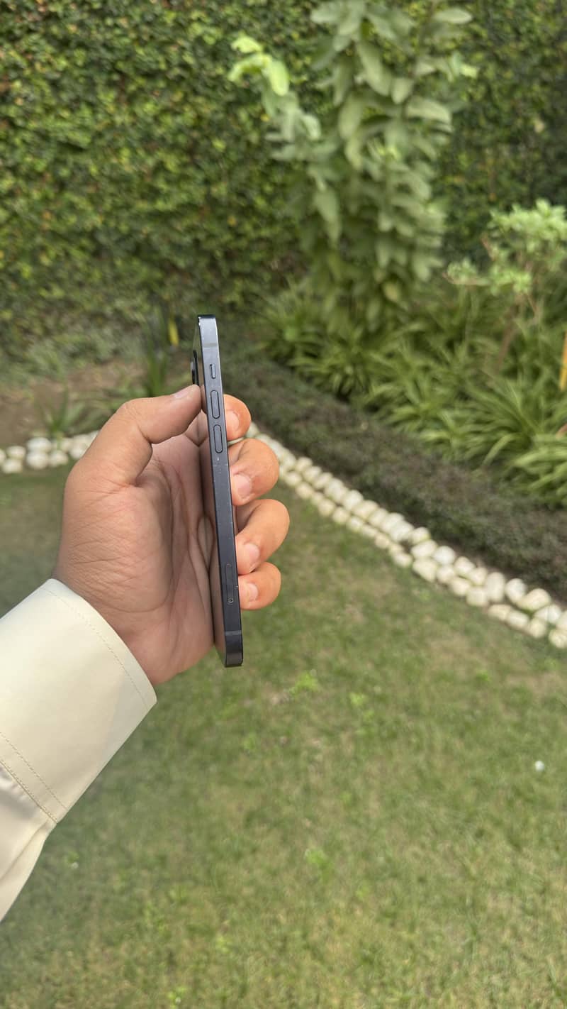 Apple iPhone 12 2