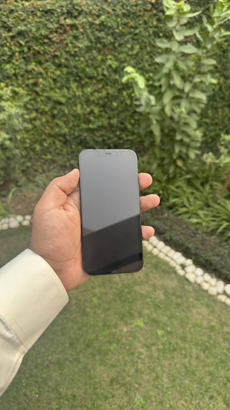 Apple iPhone 12 4