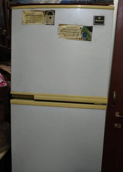 Dawlance no Frost 5 ft height working condition with stand.
