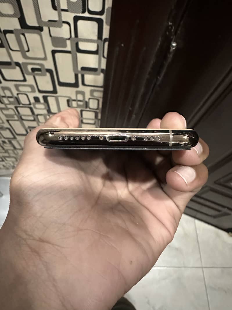 Apple iPhone 11 Pro 1