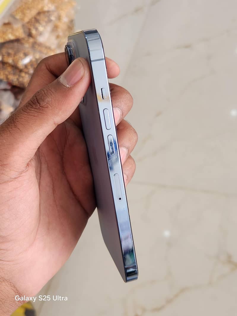 Apple iPhone 13 Pro 4