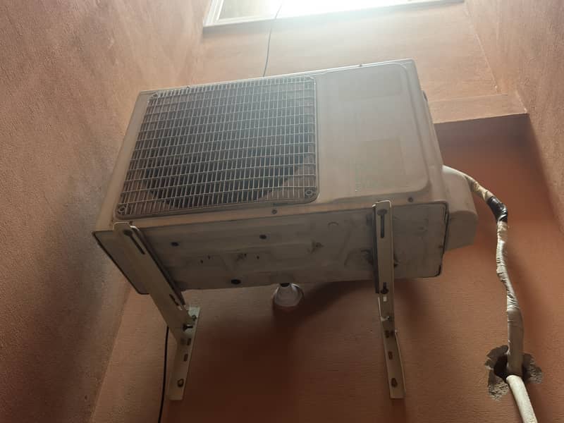 Orient split AC 8/10 condition 4