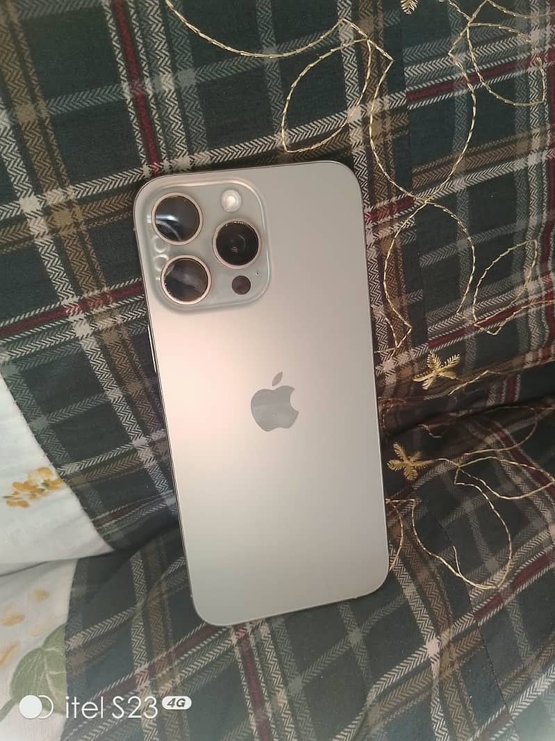 Apple iPhone 16 Pro max 3