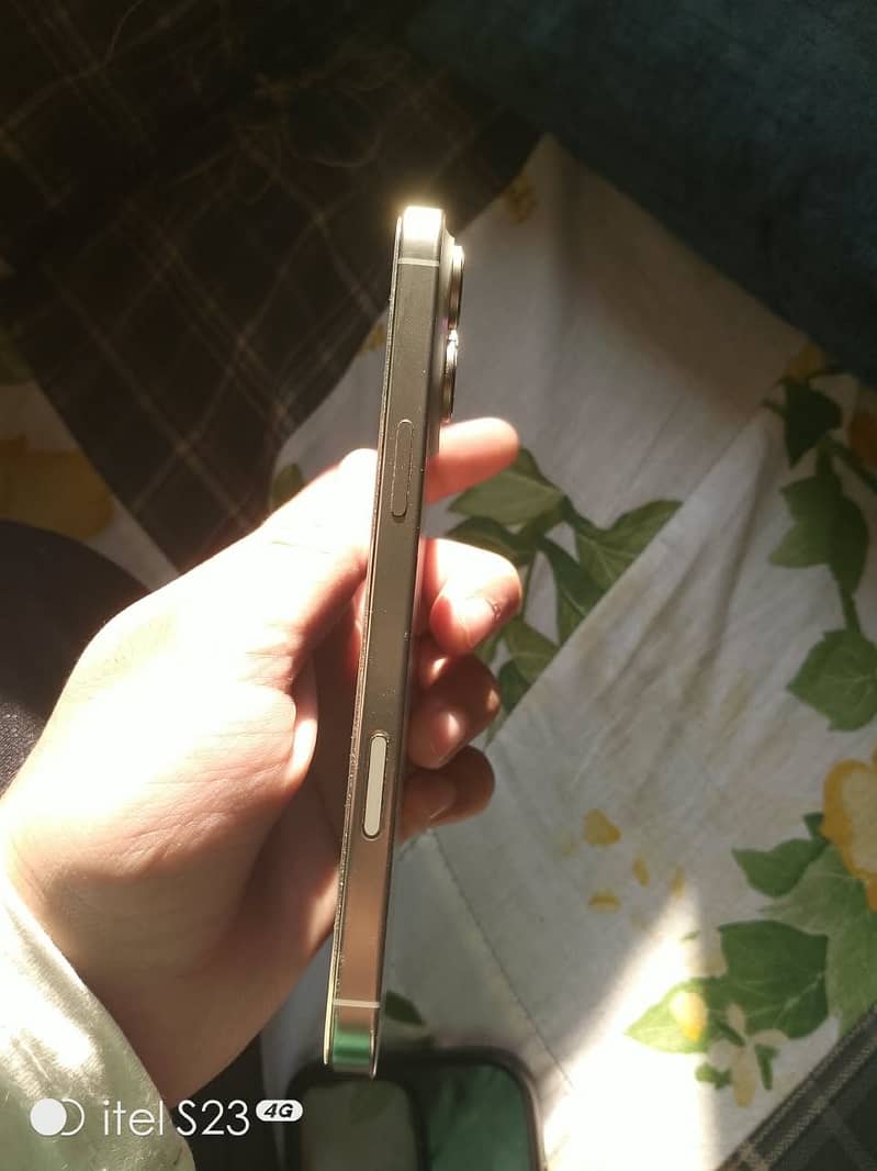 Apple iPhone 16 Pro max 5