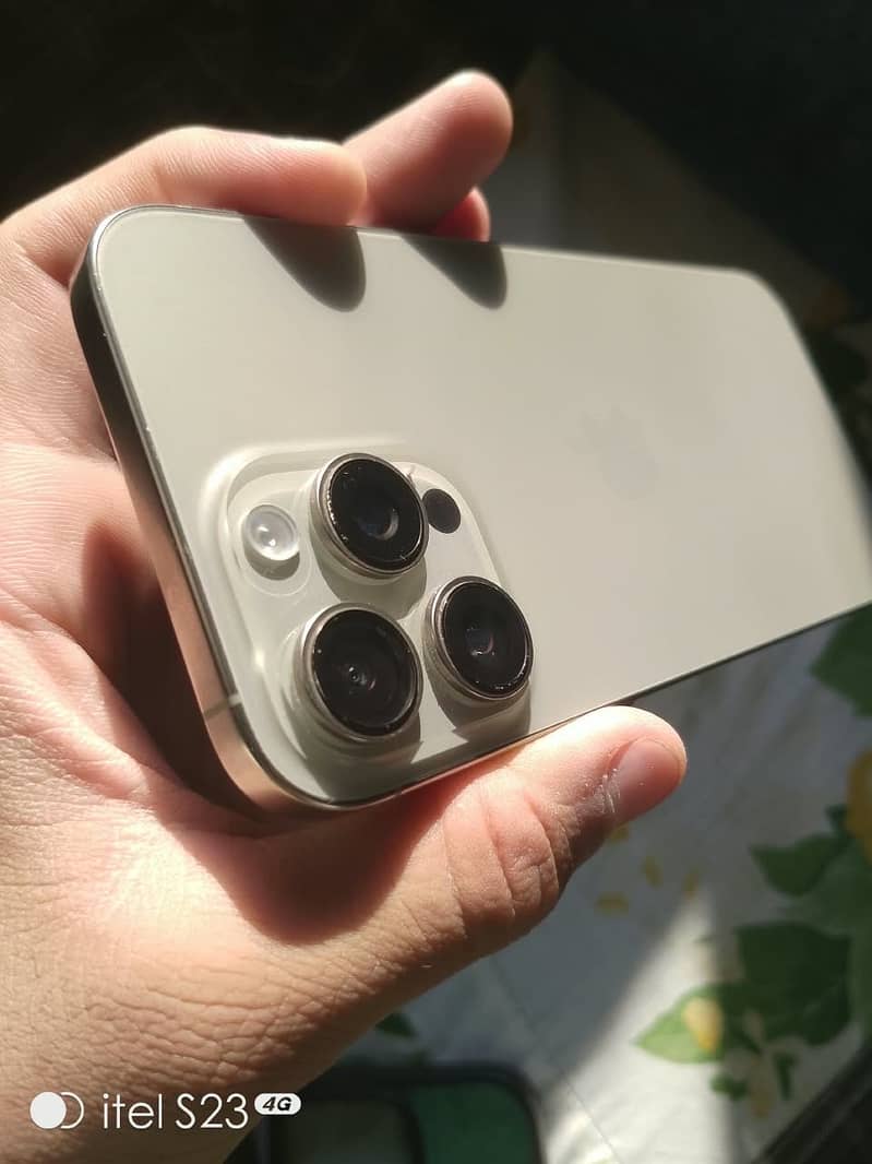 Apple iPhone 16 Pro max 6
