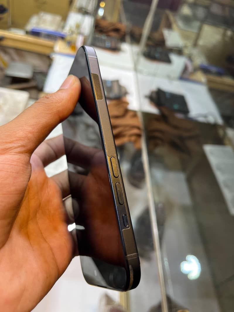 Apple iPhone 15 4