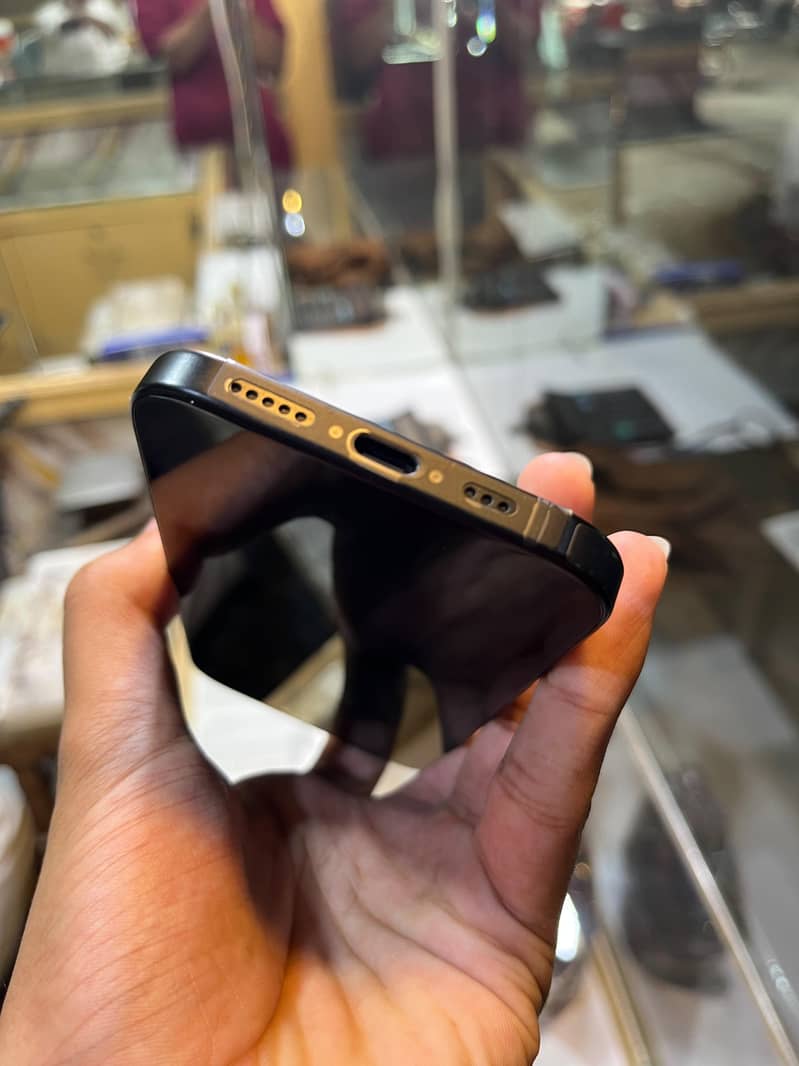 Apple iPhone 15 5