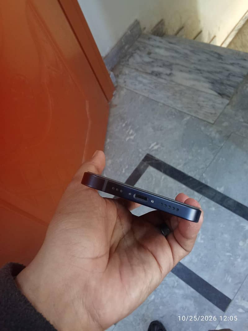 Apple iPhone 12 3