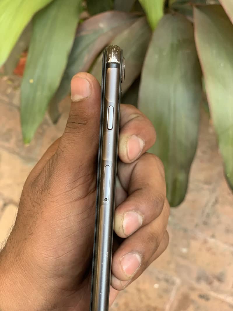 Apple iPhone 8 Plus 5