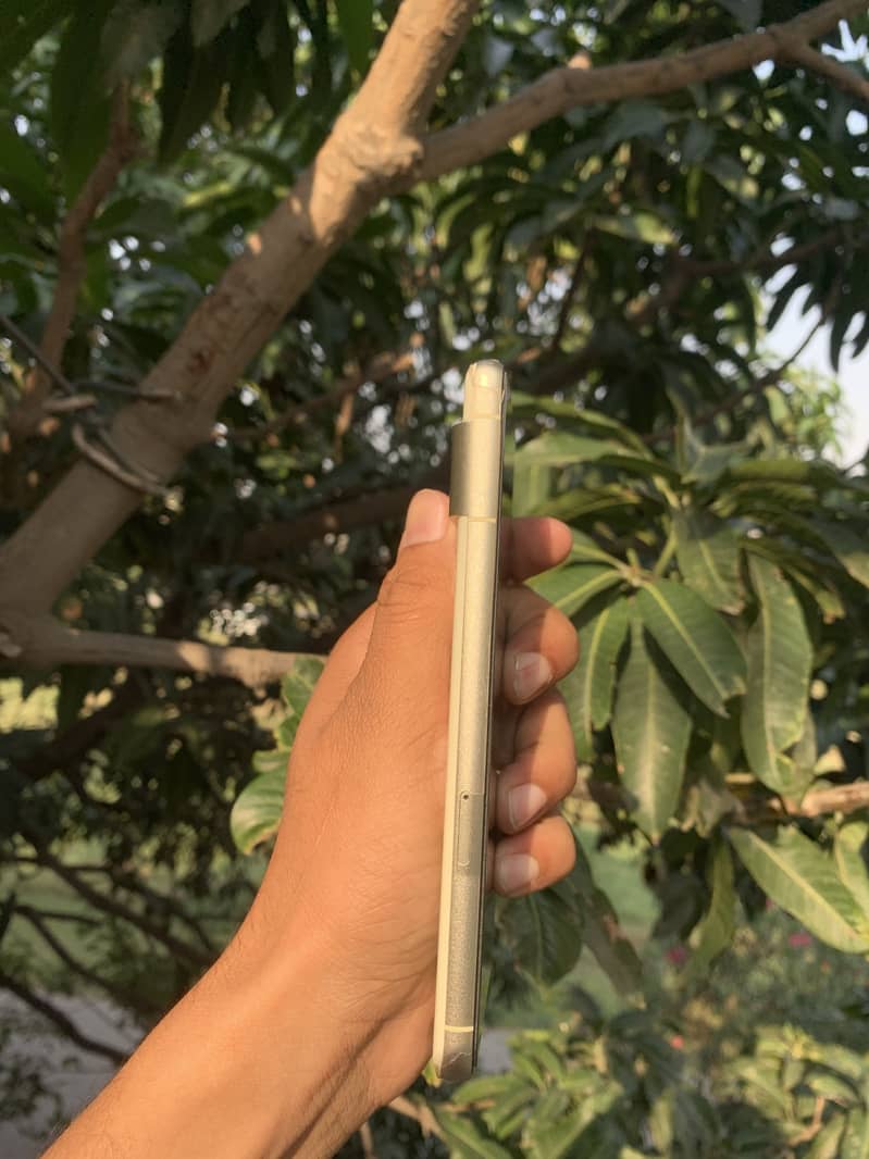 Google Pixel 7 4