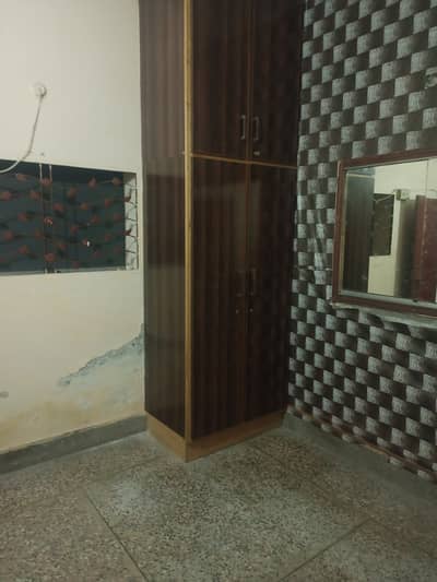 Fasal TWON D BLOCK 4 MARLA LOWER ROOM WITH KITCHN FOR RENT