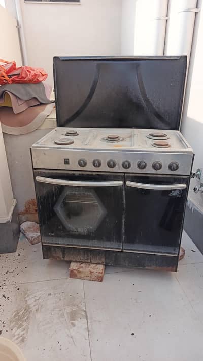 5 Burner Gas Cooking Range with Double Oven – Urgent Sale