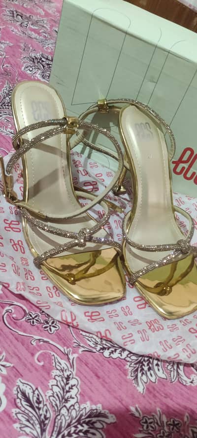 ECS brand new, golden ,pretty, pain free heels original ecs