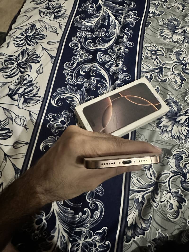 Iphone 16 pro max 3