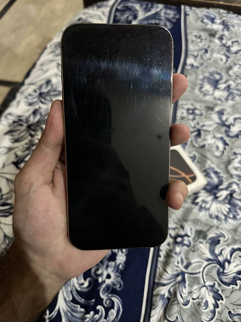 Iphone 16 pro max 4