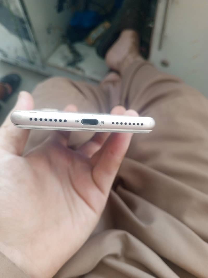 Apple iPhone 8 Plus 0