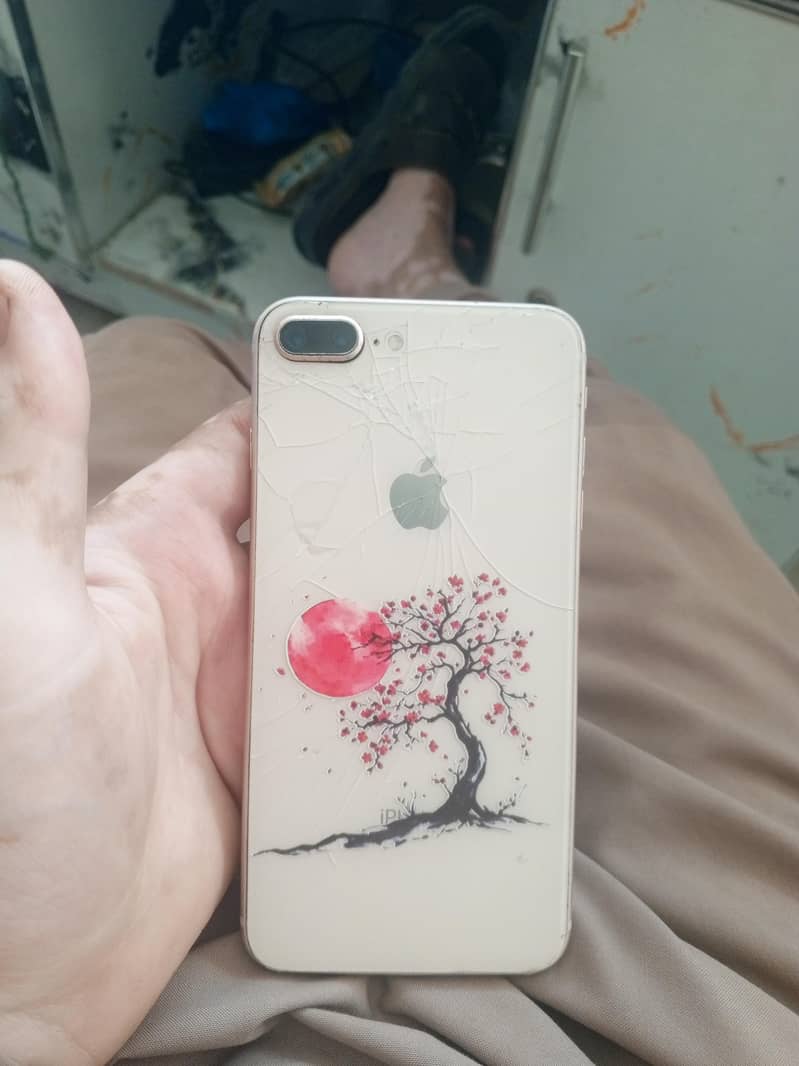 Apple iPhone 8 Plus 1