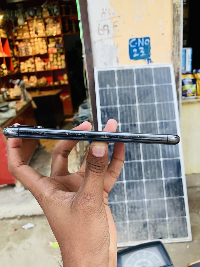 Apple iPhone XS 5