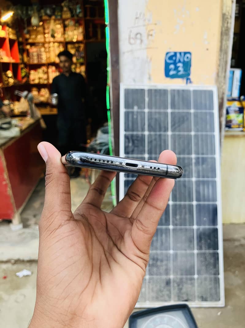 Apple iPhone XS 6