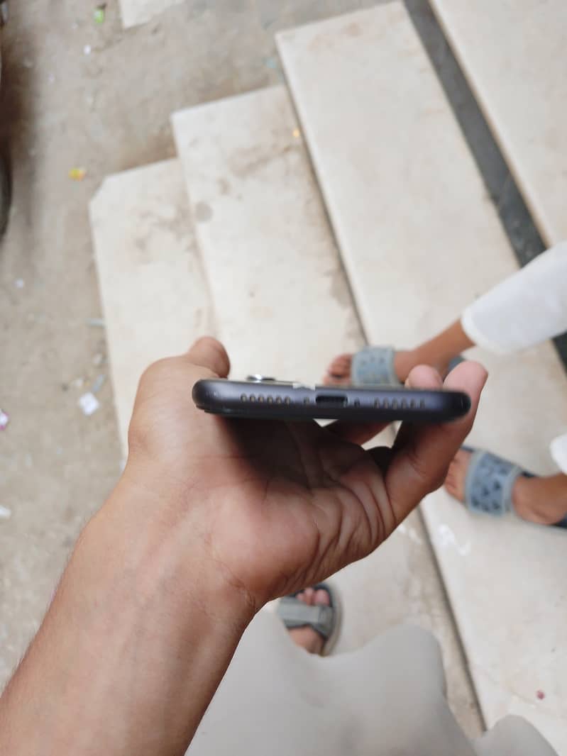 Apple iPhone 11 3
