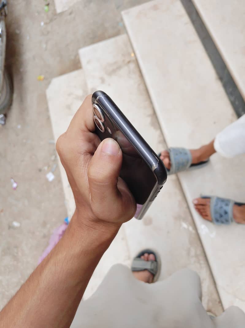 Apple iPhone 11 6
