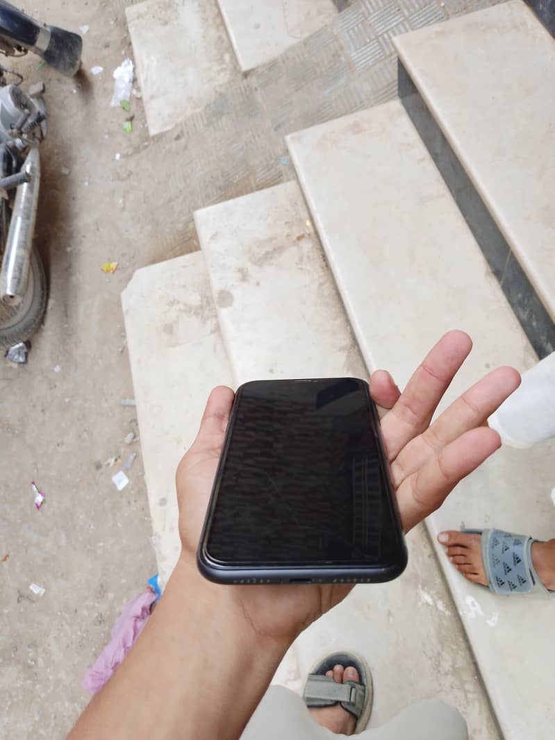Apple iPhone 11 7