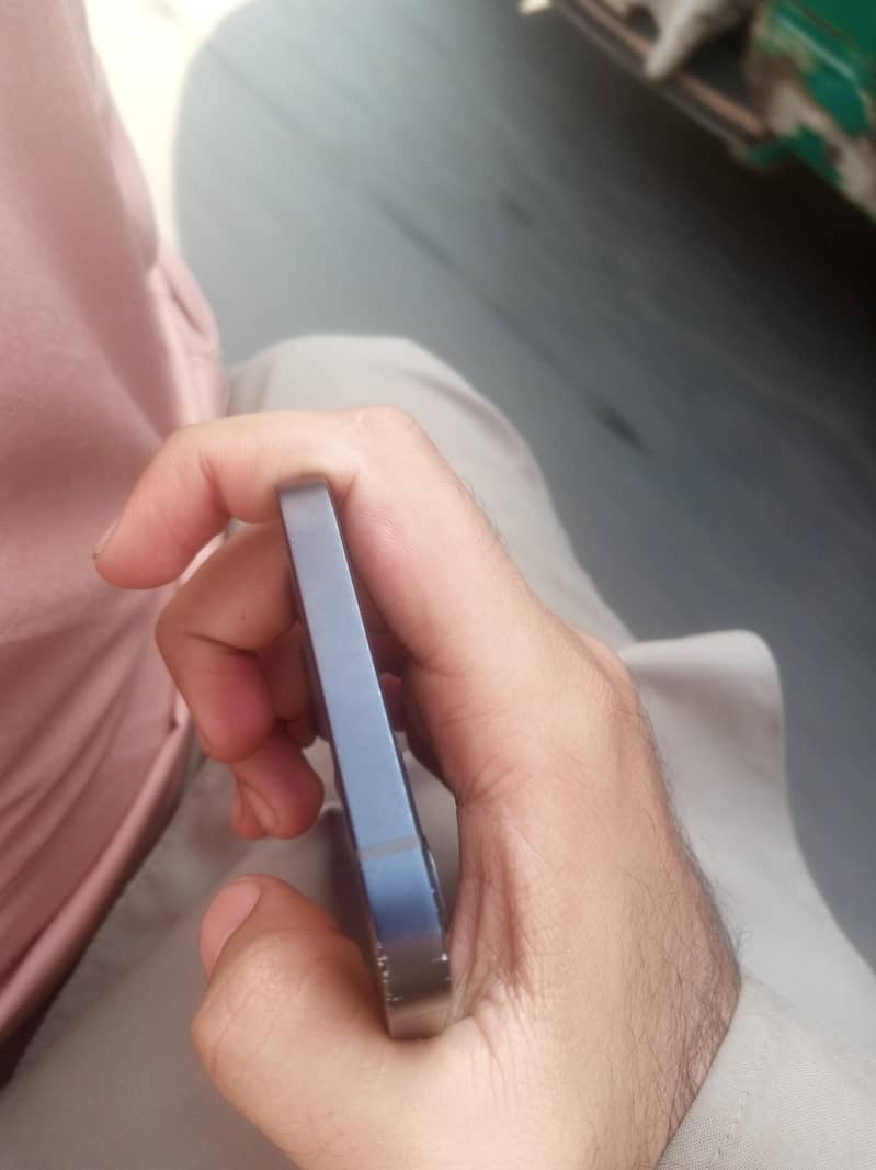 Apple iPhone 12 3
