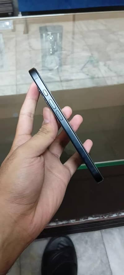 Apple iPhone 16