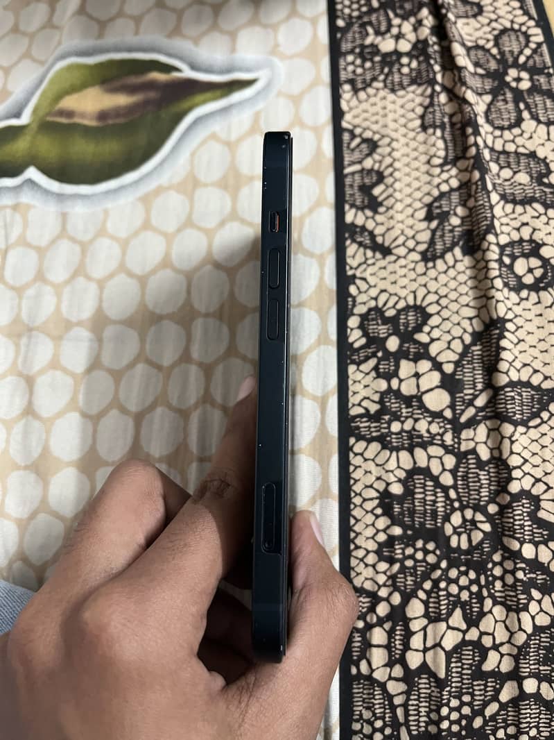 Apple iPhone 13 4