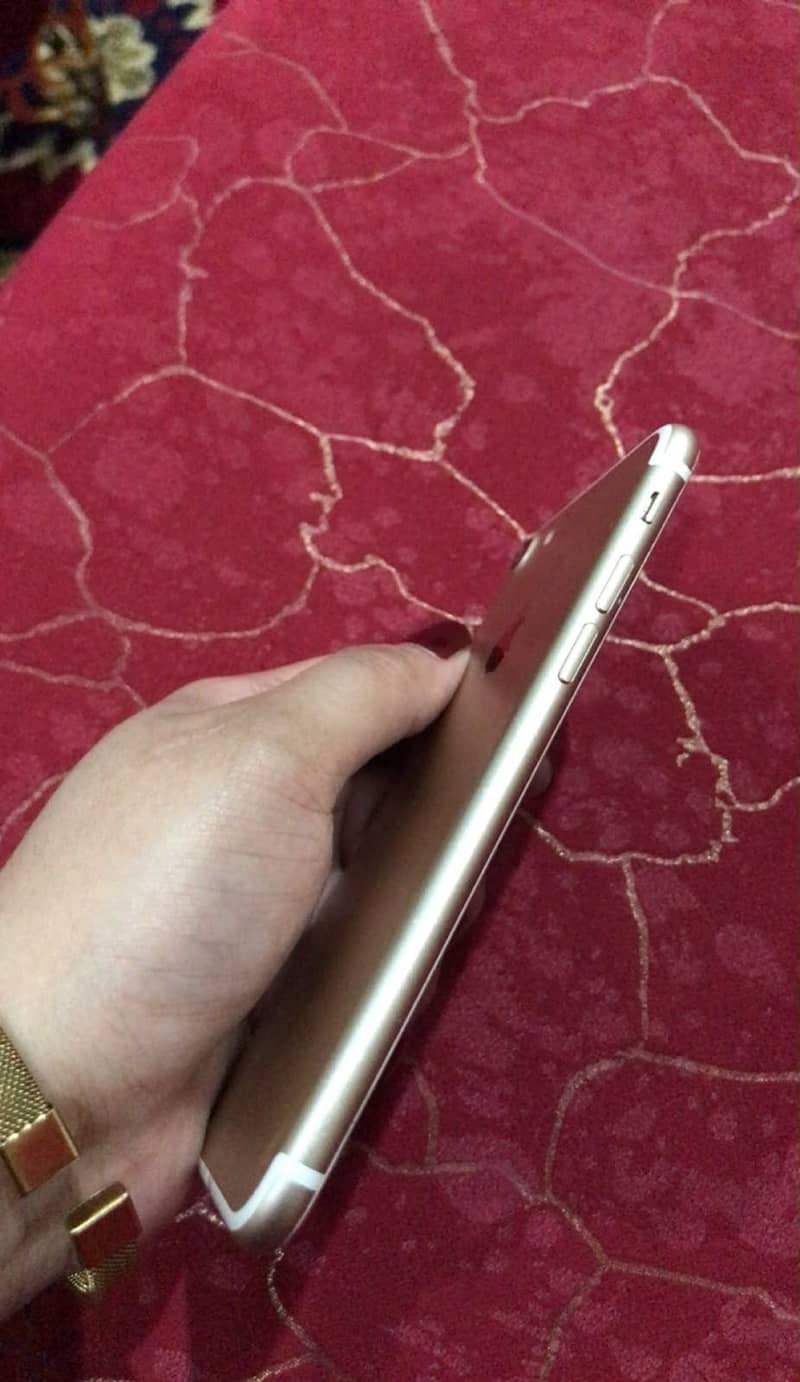 Apple iPhone 7 4